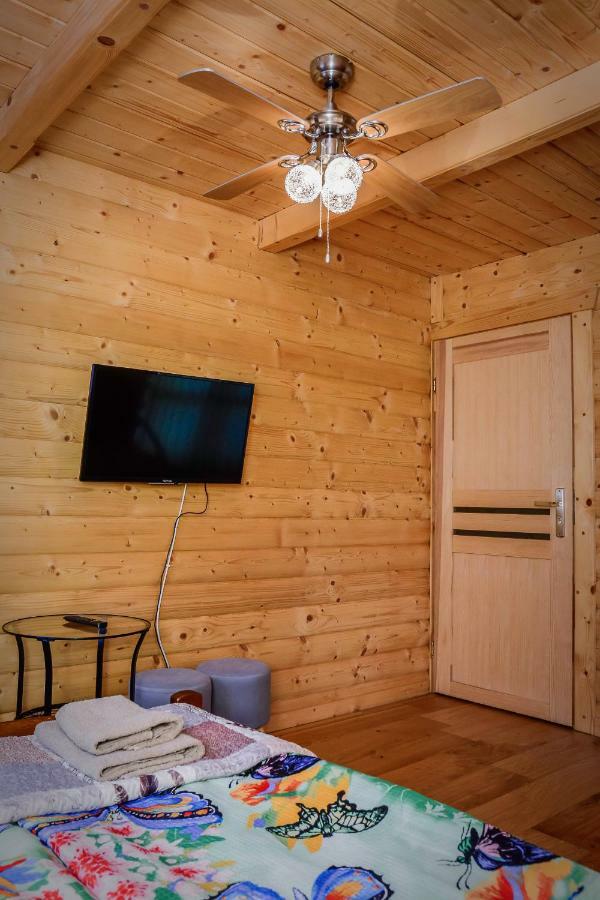 Domek Koniec Swiata Dzianisz Buitenkant foto